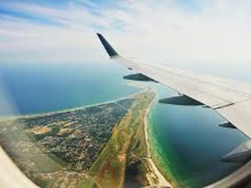 How to Survive Long-Haul Flights: Practical Tips